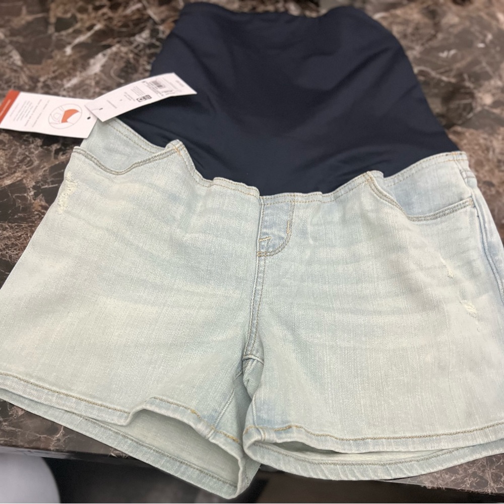 Bundle deal of Ingrid & Isabel Maternity MIDI Shorts size (4)